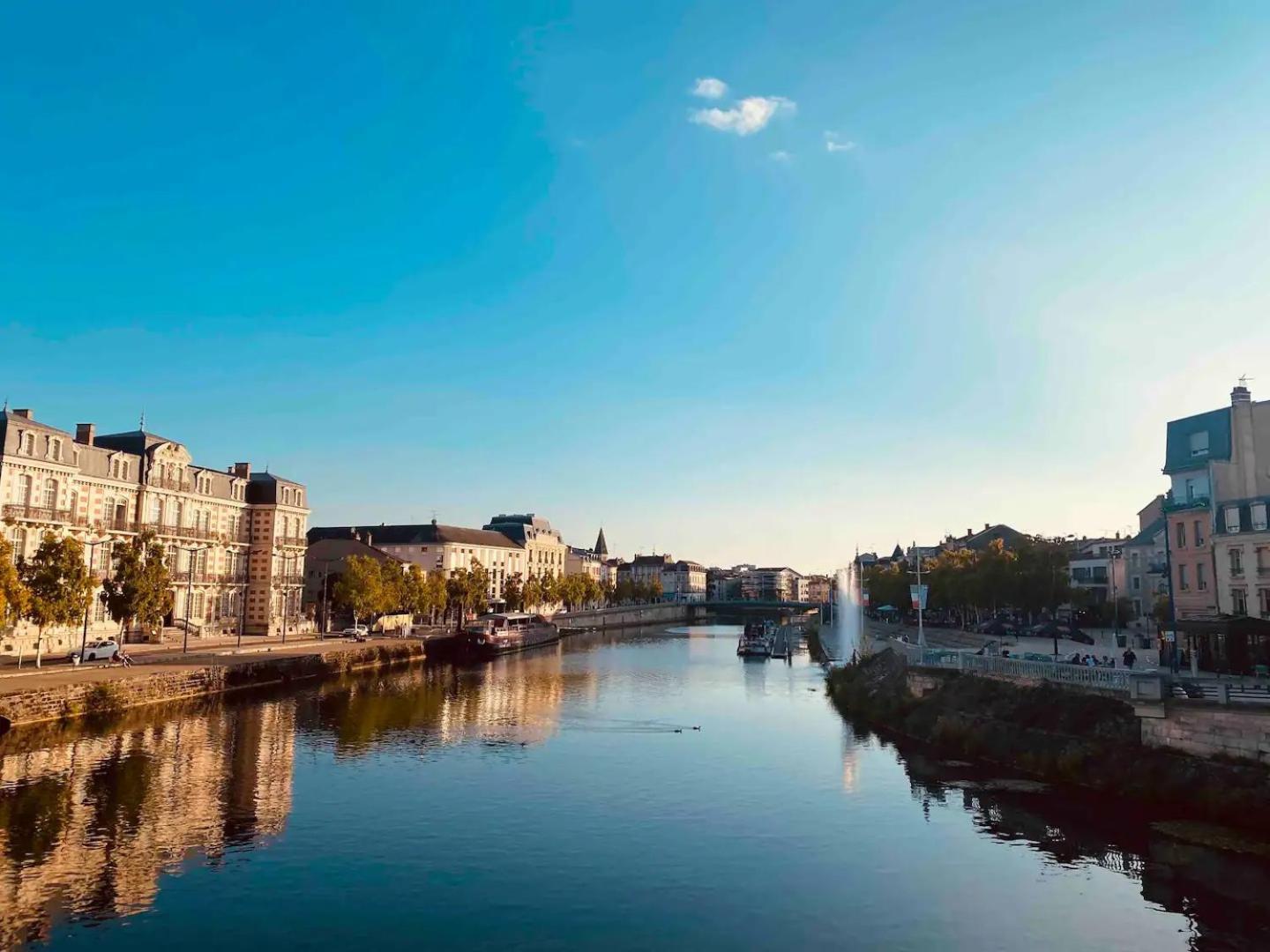 Logement Neuf "Meuse" - Hyper Centre - Parking Proche - Proche Gare - 4 Chambres - Terrasse Couverte - Wifi ! Gere Par Prestazen'Services 默兹河畔凡尔登 外观 照片